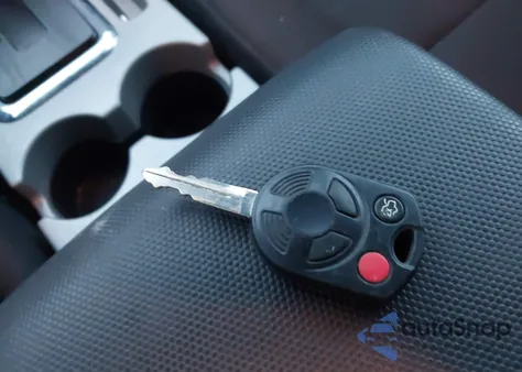 2009 Ford Escape Xlt z USA, uszkodzony, nr VIN 1FMCU93G39KC97549